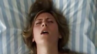 Brineta služavka smećeg izgleda Roxy Jezel snima cumshote nakon analnog udaranja