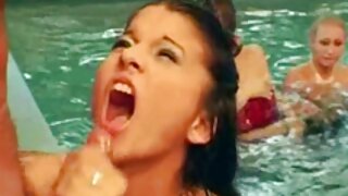 Hussy u seksi donjem rublju Jenna Lovely uživa u ludom seksu sa dvojcem frajera