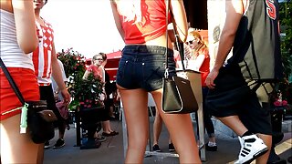 Prsata plavokosa kučka Sara Jay bockana je s leđa