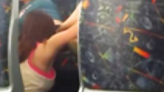 Napaljena drolja skače na mesnati dong i dobiva neuredno lice nakon sparnog jahanja