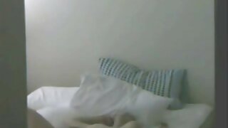 Senzualna lezbejka Kristen Skot liže pičku devojke u pozi u stilu 69
