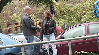 Tip jede sitnu azijsku čistačicu Kaylani Lei i jebe joj pičku