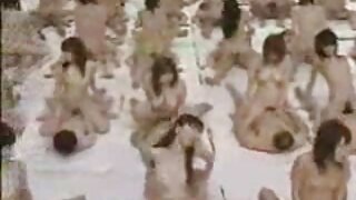 Nestašne domaćice se skidaju i jebaju pičke prstima kompilacijski video