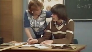 Hiperseksualna starica zavodi jednog zgodnog dečka u parku