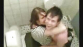 Zanosna crna slatkica Ana Foxxx napumpala je macu dildom