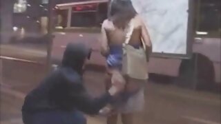 Hoochie u šorcu Gia Paige odlično popuši i guta jaja